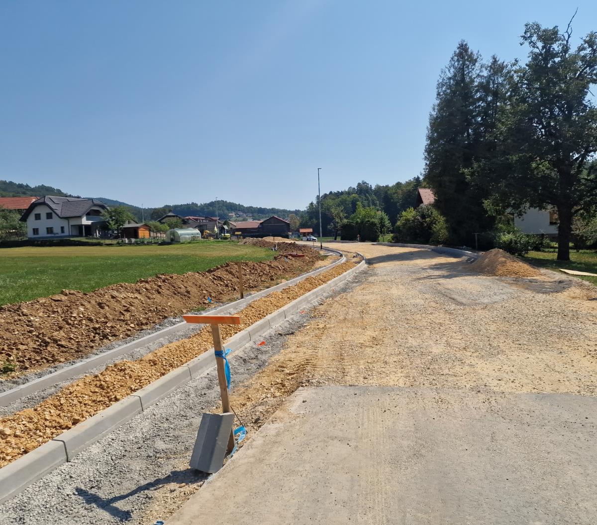 Cesta skozi Dolenje